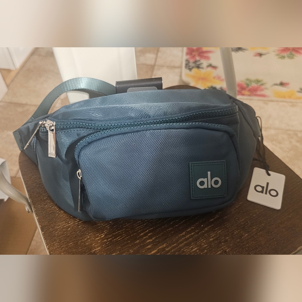 ALO Yoga Explorer Fanny Pack Winter Ivy